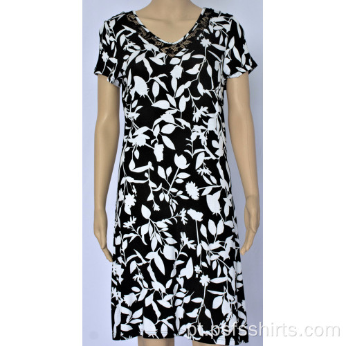 Vestido feminino com decote em V com design de renda